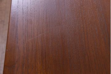 ヴィンテージ家具　北欧ビンテージ　シンプルなデザインの引き出し付きワークデスク(片袖机、在宅ワーク、在宅用)
