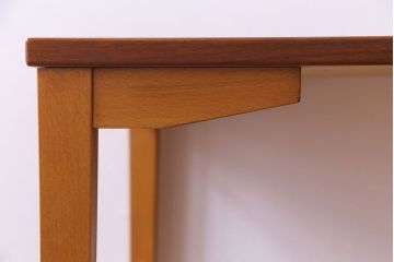 ヴィンテージ家具　北欧ビンテージ　シンプルなデザインの引き出し付きワークデスク(片袖机、在宅ワーク、在宅用)
