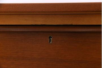 ヴィンテージ家具　北欧ビンテージ　シンプルなデザインの引き出し付きワークデスク(片袖机、在宅ワーク、在宅用)