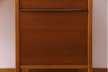 ヴィンテージ家具　北欧ビンテージ　シンプルなデザインの引き出し付きワークデスク(片袖机、在宅ワーク、在宅用)