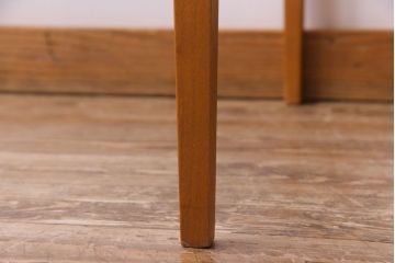 ヴィンテージ家具　北欧ビンテージ　シンプルなデザインの引き出し付きワークデスク(片袖机、在宅ワーク、在宅用)