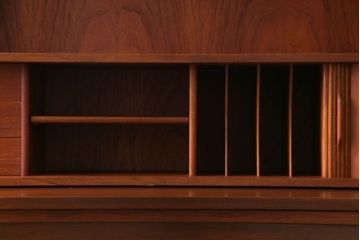 ヴィンテージ家具　北欧ビンテージ　デンマーク　作業台付き　お気に入りを並べて使えるカップボード(ブックシェルフ、陳列棚、オープンラック)