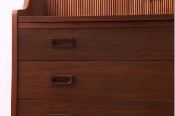 ヴィンテージ家具　北欧ビンテージ　デンマーク　作業台付き　お気に入りを並べて使えるカップボード(ブックシェルフ、陳列棚、オープンラック)