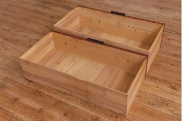 アンティーク家具　和製アンティーク　重厚な金具と味わいのある趣が魅力の箪笥ローボード(ローチェスト、衣装箪笥)