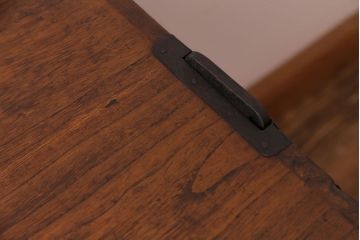 アンティーク家具　昭和初期　総桐材　モダンなデザインが目を引く箪笥ローボード(ローチェスト、衣装箪笥、桐箪笥、桐たんす)