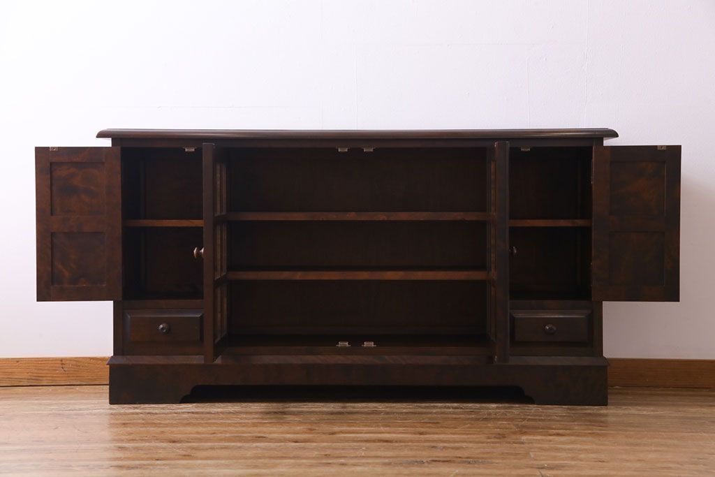 中古　北海道民芸家具　脚付き 落ち着きある色合いのサイドボード(収納棚、戸棚)(定価38万円)(3)