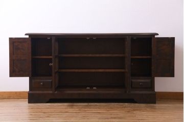 中古　北海道民芸家具　脚付き 落ち着きある色合いのサイドボード(収納棚、戸棚)(定価38万円)(3)