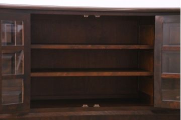 中古　北海道民芸家具　脚付き 落ち着きある色合いのサイドボード(収納棚、戸棚)(定価38万円)(3)