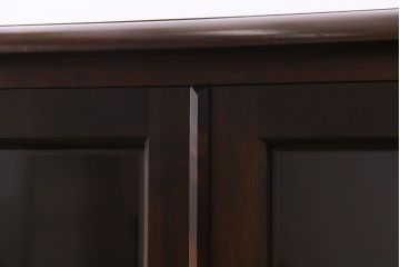 中古　北海道民芸家具　脚付き 落ち着きある色合いのサイドボード(収納棚、戸棚)(定価38万円)(3)