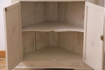 アンティーク家具　フランスアンティーク　カントリー調のペイントカラーがおしゃれなコーナーキャビネット(飾り棚、収納棚、戸棚)