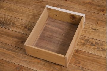 アンティーク家具　フランスアンティーク　カントリー調のペイントカラーがおしゃれなコーナーキャビネット(飾り棚、収納棚、戸棚)