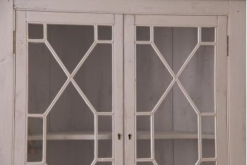 アンティーク家具　フランスアンティーク　カントリー調のペイントカラーがおしゃれなコーナーキャビネット(飾り棚、収納棚、戸棚)