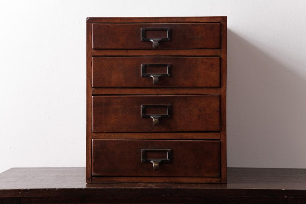 レトロ家具　和製アンティーク　ネームプレート付き　古い木が味わい深いレトロな小引き出し(小物収納)