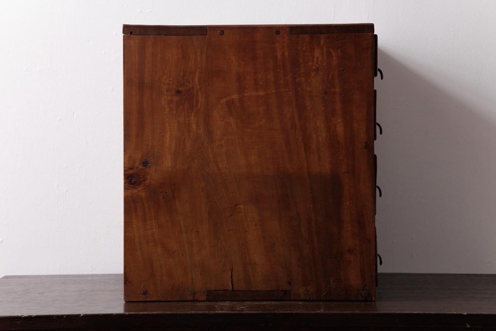 レトロ家具　和製アンティーク　ネームプレート付き　古い木が味わい深いレトロな小引き出し(小物収納)