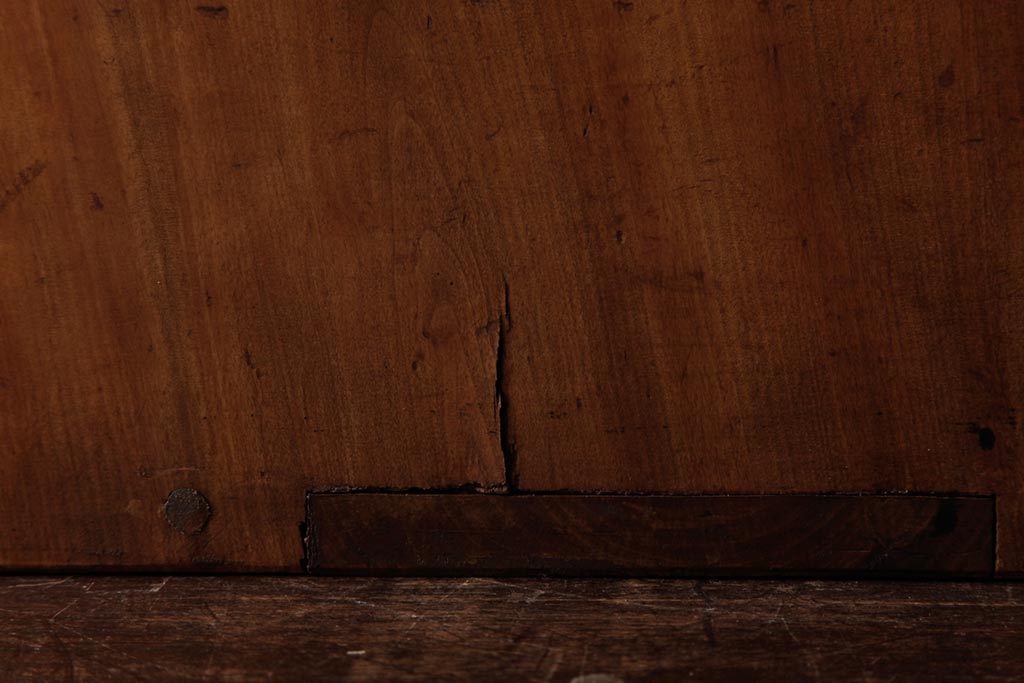 レトロ家具　和製アンティーク　ネームプレート付き　古い木が味わい深いレトロな小引き出し(小物収納)