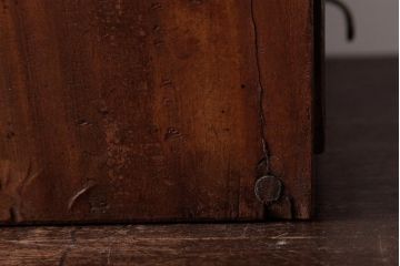 レトロ家具　和製アンティーク　ネームプレート付き　古い木が味わい深いレトロな小引き出し(小物収納)