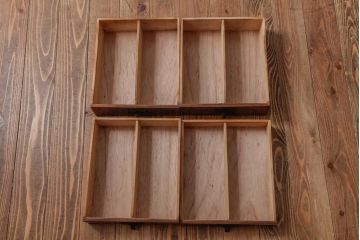 レトロ家具　和製アンティーク　ネームプレート付き　古い木が味わい深いレトロな小引き出し(小物収納)