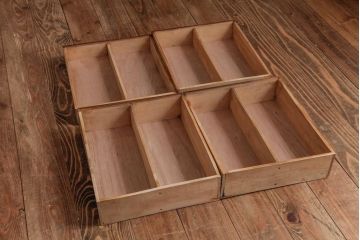 レトロ家具　和製アンティーク　ネームプレート付き　古い木が味わい深いレトロな小引き出し(小物収納)