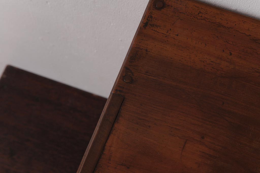 レトロ家具　和製アンティーク　ネームプレート付き　古い木が味わい深いレトロな小引き出し(小物収納)