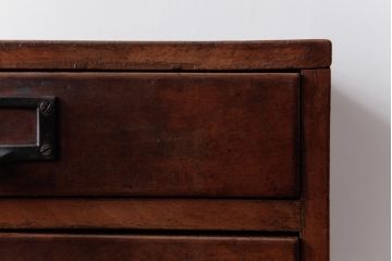レトロ家具　和製アンティーク　ネームプレート付き　古い木が味わい深いレトロな小引き出し(小物収納)
