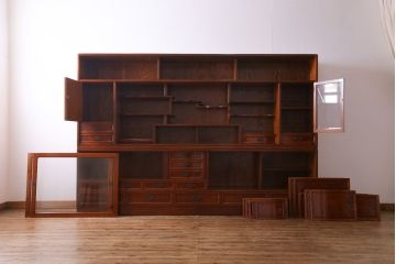 中古美品　民芸家具　9尺サイズ　隠し付き　上質な存在感を放つ重ね茶箪笥(茶棚、飾り棚)