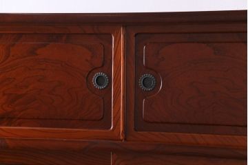 中古美品　民芸家具　9尺サイズ　隠し付き　上質な存在感を放つ重ね茶箪笥(茶棚、飾り棚)