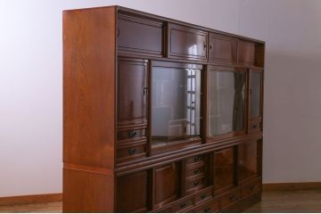 中古美品　民芸家具　9尺サイズ　隠し付き　上質な存在感を放つ重ね茶箪笥(茶棚、飾り棚)