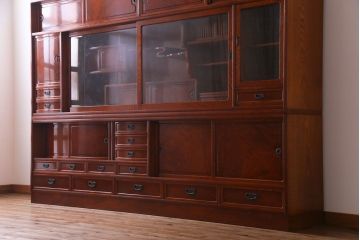 中古美品　民芸家具　9尺サイズ　隠し付き　上質な存在感を放つ重ね茶箪笥(茶棚、飾り棚)