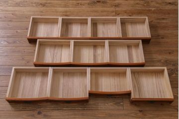 中古美品　民芸家具　9尺サイズ　隠し付き　上質な存在感を放つ重ね茶箪笥(茶棚、飾り棚)