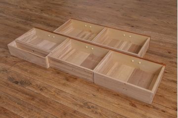 中古美品　民芸家具　9尺サイズ　隠し付き　上質な存在感を放つ重ね茶箪笥(茶棚、飾り棚)