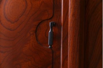 中古美品　民芸家具　9尺サイズ　隠し付き　上質な存在感を放つ重ね茶箪笥(茶棚、飾り棚)