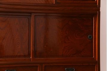 中古美品　民芸家具　9尺サイズ　隠し付き　上質な存在感を放つ重ね茶箪笥(茶棚、飾り棚)