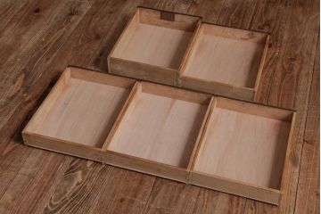 アンティーク雑貨　昭和中期　ナラ材　レトロな佇まいが味のある小引き出し(小物収納)