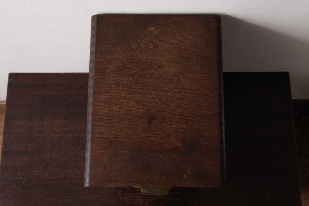 アンティーク雑貨　昭和中期　ナラ材　レトロな佇まいが味のある小引き出し(小物収納)