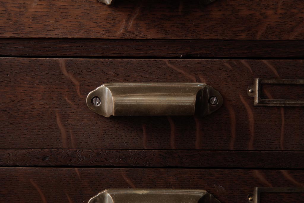 アンティーク雑貨　昭和中期　ナラ材　レトロな佇まいが味のある小引き出し(小物収納)