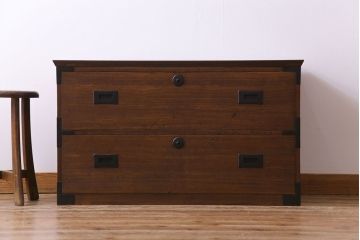 アンティーク家具　昭和初期　桐材　天板ヒノキ材　モダンなデザインが目を引く箪笥ローボード(ローチェスト、衣装箪笥、桐箪笥、桐たんす)