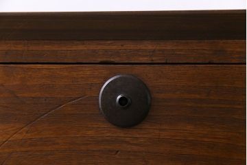アンティーク家具　昭和初期　桐材　天板ヒノキ材　モダンなデザインが目を引く箪笥ローボード(ローチェスト、衣装箪笥、桐箪笥、桐たんす)