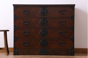 中古　岩谷堂箪笥　天板リメイク　唐獅子の金具が魅力の衣装箪笥(チェスト、整理ダンス)