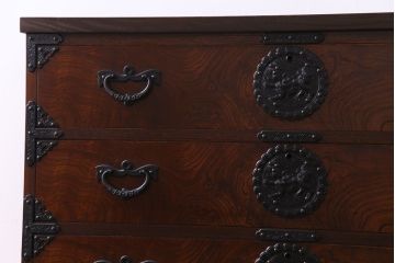 中古　岩谷堂箪笥　天板リメイク　唐獅子の金具が魅力の衣装箪笥(チェスト、整理ダンス)
