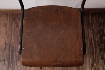 ヴィンテージ家具　ヨーロッパビンテージ　レトロな佇まいのスクールチェア(キッズチェア、鉄脚チェア、椅子)(1)