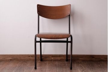 ヴィンテージ家具　ヨーロッパビンテージ　レトロな佇まいのスクールチェア(キッズチェア、鉄脚チェア、椅子)(1)