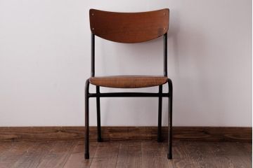 ヴィンテージ家具　ヨーロッパビンテージ　使い込まれた風合いが魅力のスクールチェア(キッズチェア、鉄脚チェア、椅子)(1)