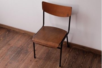 ヴィンテージ家具　ヨーロッパビンテージ　使い込まれた風合いが魅力のスクールチェア(キッズチェア、鉄脚チェア、椅子)(1)