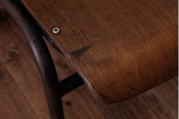ヴィンテージ家具　ヨーロッパビンテージ　使い込まれた風合いが魅力のスクールチェア(キッズチェア、鉄脚チェア、椅子)(1)