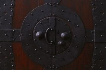 アンティーク家具　和製アンティーク　明治期　ヒノキ材　存在感抜群の観音開き箪笥ローボード(ローチェスト、衣装箪笥)