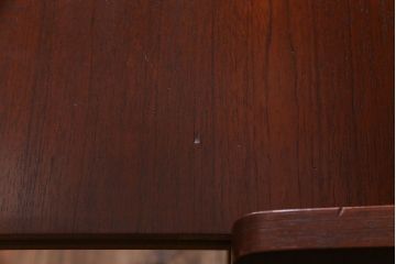ヴィンテージ家具　北欧ビンテージ　デンマーク　作業台付き　お気に入りを並べて使えるカップボード(ブックシェルフ、陳列棚、オープンラック)(1)