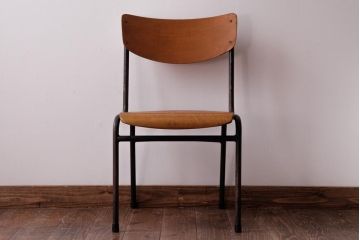 ヴィンテージ家具　ヨーロッパビンテージ　使い込まれた風合いが魅力のスクールチェア(キッズチェア、鉄脚チェア、椅子)(2)