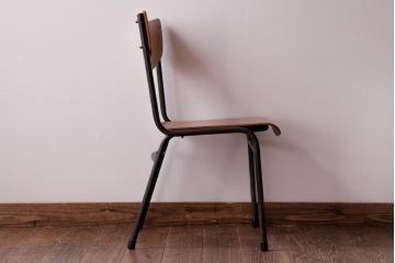 ヴィンテージ家具　ヨーロッパビンテージ　使い込まれた風合いが魅力のスクールチェア(キッズチェア、鉄脚チェア、椅子)(2)