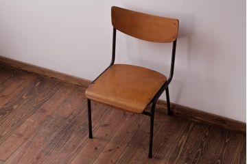 ヴィンテージ家具　ヨーロッパビンテージ　使い込まれた風合いが魅力のスクールチェア(キッズチェア、鉄脚チェア、椅子)(2)