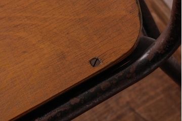 ヴィンテージ家具　ヨーロッパビンテージ　使い込まれた風合いが魅力のスクールチェア(キッズチェア、鉄脚チェア、椅子)(2)